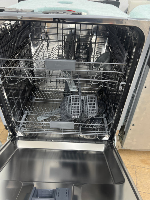 Grade A Hisense HV642C60UK Fully Integrated Dishwasher, 14 Place Settings, C Rated-BB5033