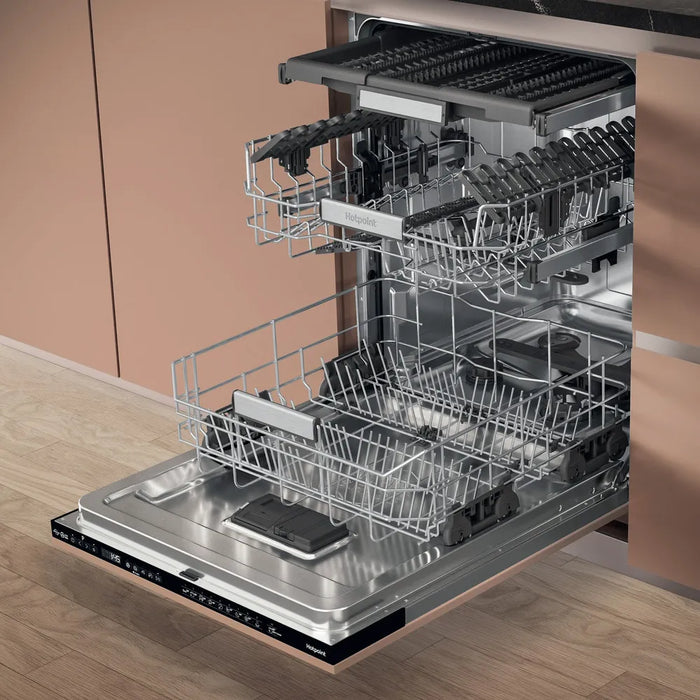 Grade A Hotpoint H7IHP42L 60cm Hydroforce Fully Integrated Dishwasher