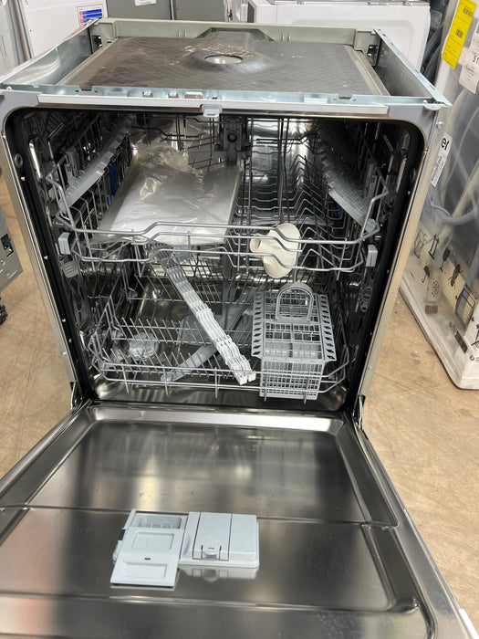 Grade A Indesit I3BL626UK Semi Integrated Dishwasher, 14 Place Settings, E Rated BB9514