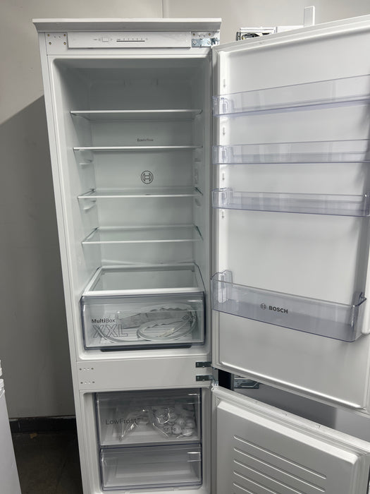 Grade A BOSCH Series 2 KIV87NSE0G Integrated 70/30 Fridge Freezer - Sliding Hinge BB5062