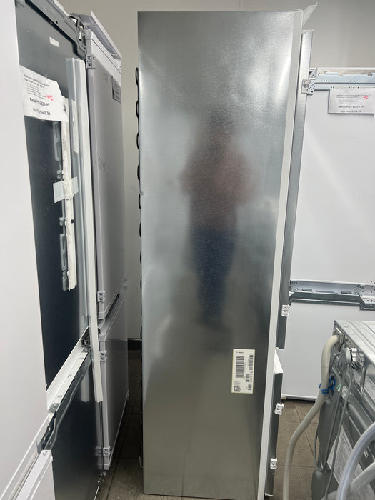 Grade A BOSCH Series 2 KIV87NSE0G Integrated 70/30 Fridge Freezer - Sliding Hinge BB5062
