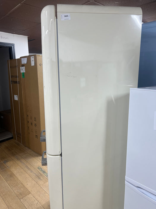 Grade A Smeg FAB32LCR6UK Retro Total No Frost Fridge Freezer, 60/40, Cream, C Rated