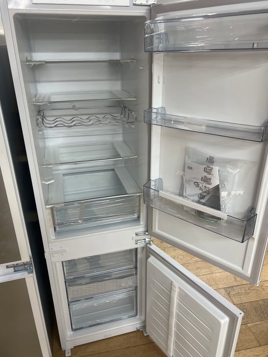 Grade A Hisense RIB312F4AWE No Frost Integrated Fridge Freezer, Sliding Hinge, 70/30, White, E Rated BB9426
