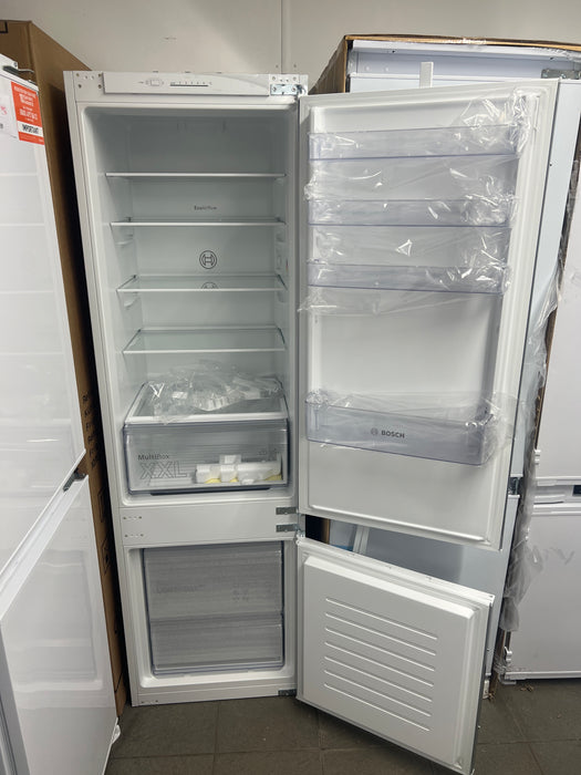 Grade A BOSCH Series 2 KIV87NSE0G Integrated 70/30 Fridge Freezer - Sliding Hinge BB5430
