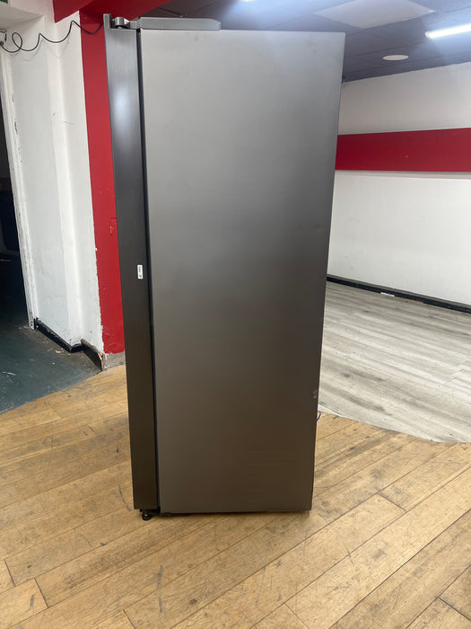 Grade A SAMSUNG Series 7 SpaceMax RS67A8811B1/EU American-Style Fridge Freezer - BB6017