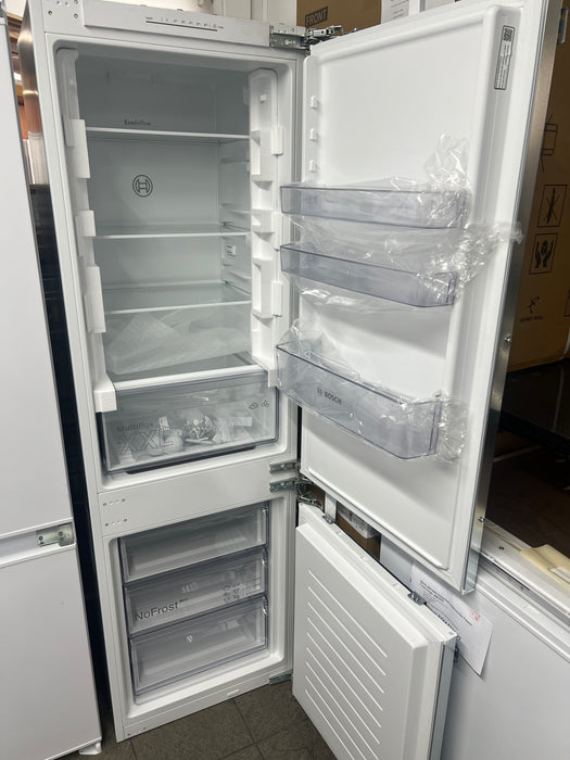 Grade A Bosch Series 2 KIN86NFE0G Integrated 60/40 Fridge Freezer, White BB9721